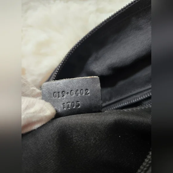 Gucci Black Canvas Shoulder Bag - Picture 4 of 7